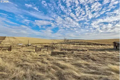 62722 Hart Rd, Moro, OR 97039 - Photo 17