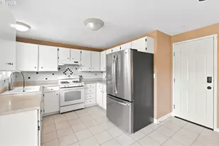 11612 SW 49th Ave, Portland, OR 97219 - Photo 9