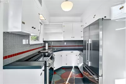 2207 NE Ridgewood Dr, Portland, OR 97212 - Photo 17