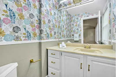 2207 NE Ridgewood Dr, Portland, OR 97212 - Photo 29