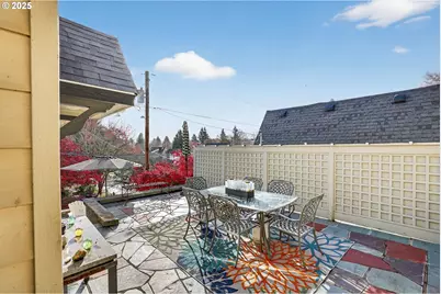 2207 NE Ridgewood Dr, Portland, OR 97212 - Photo 41