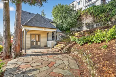 2207 NE Ridgewood Dr, Portland, OR 97212 - Photo 43
