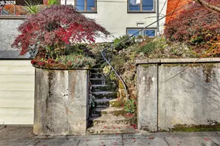 2207 NE Ridgewood Dr, Portland, OR 97212 - Photo 3