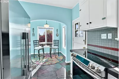 2207 NE Ridgewood Dr, Portland, OR 97212 - Photo 19