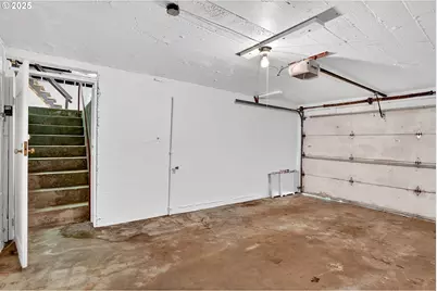 2207 NE Ridgewood Dr, Portland, OR 97212 - Photo 37