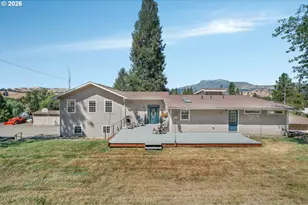 216 Terrace Dr, Glide, OR 97443 - Photo 37