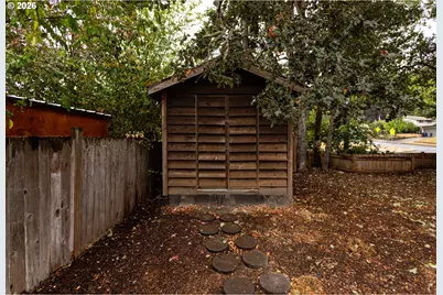 395 E 46th Ave, Eugene, OR 97405 - Photo 37