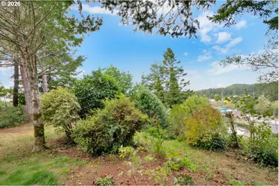 600 Queens Ct, Lakeside, OR 97449 - Photo 25