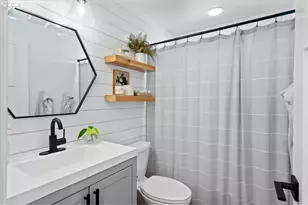 2109 N Valeri Dr, Newberg, OR 97132 - Photo 33