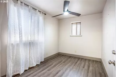 1294 Satre St, Eugene, OR 97401 - Photo 33