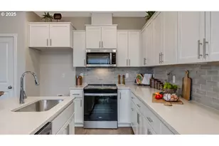 9266 SE Middleton St, Happy Valley, OR 97086 - Photo 5