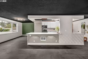 2211 SW Park Pl, Portland, OR 97205 - Photo 9