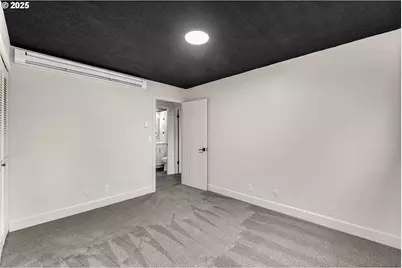2211 SW Park Pl #403, Portland, OR 97205 - Photo 13
