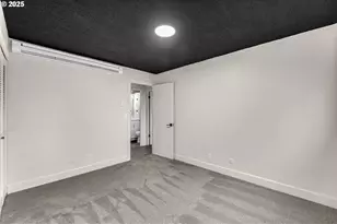 2211 SW Park Pl, Portland, OR 97205 - Photo 13