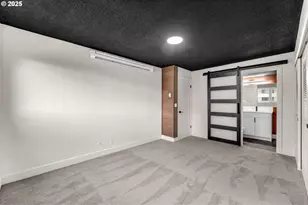 2211 SW Park Pl, Portland, OR 97205 - Photo 15