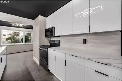 2211 SW Park Pl #403, Portland, OR 97205 - Photo 5