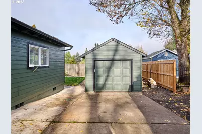 1006 Well St, Silverton, OR 97381 - Photo 27