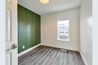 1006 Well St, Silverton, OR 97381 - Photo 17