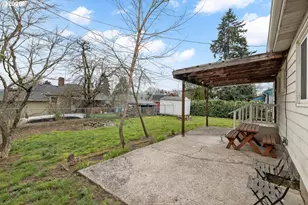 8425 NE Humboldt St, Portland, OR 97220 - Photo 29