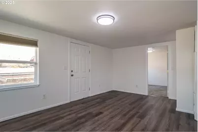 866 NE Walnut St, Roseburg, OR 97470 - Photo 7