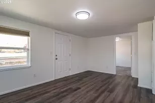 866 NE Walnut St, Roseburg, OR 97470 - Photo 7