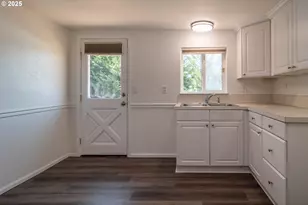 866 NE Walnut St, Roseburg, OR 97470 - Photo 15