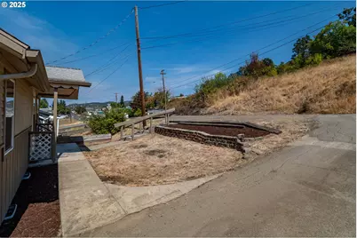 866 NE Walnut St, Roseburg, OR 97470 - Photo 41