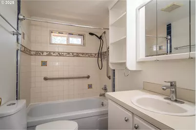 866 NE Walnut St, Roseburg, OR 97470 - Photo 17