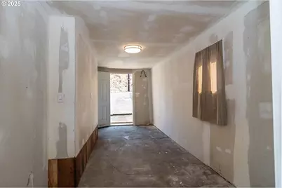 866 NE Walnut St, Roseburg, OR 97470 - Photo 31