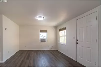 866 NE Walnut St, Roseburg, OR 97470 - Photo 5