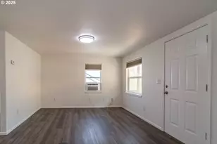 866 NE Walnut St, Roseburg, OR 97470 - Photo 5