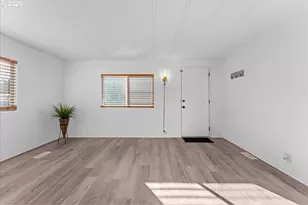 15656 SE Division St, Portland, OR 97236 - Photo 9