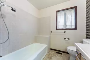 14344 NE Fremont Ct, Portland, OR 97230 - Photo 21