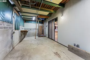 14344 NE Fremont Ct, Portland, OR 97230 - Photo 39