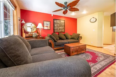586 S 68th Pl, Springfield, OR 97478 - Photo 17