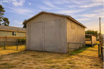 110 N 12th St, Lakeside, OR 97449 - Photo 25