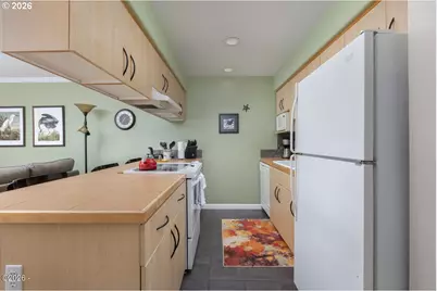 890 SE Bay Blvd #305, Newport, OR 97365 - Photo 13