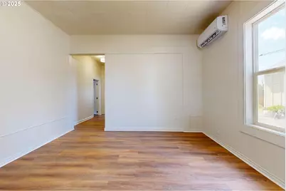 611 SW 3rd St, Pendleton, OR 97801 - Photo 3