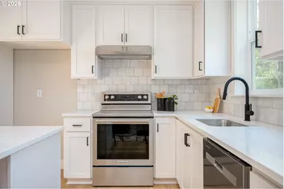 8431 NE Hassalo St, Portland, OR 97220 - Photo 11