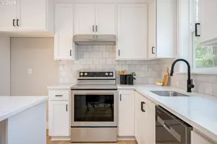 8431 NE Hassalo St, Portland, OR 97220 - Photo 11