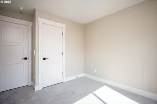 8431 NE Hassalo St, Portland, OR 97220 - Photo 25