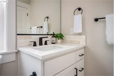 8431 NE Hassalo St, Portland, OR 97220 - Photo 23