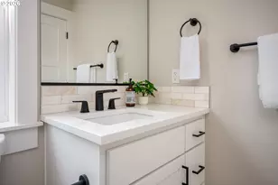 8431 NE Hassalo St, Portland, OR 97220 - Photo 23