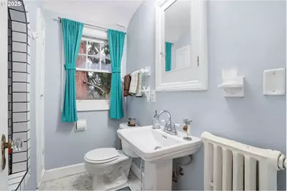 2250 NE Flanders St #3, Portland, OR 97232 - Photo 13