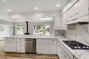 7190 SW Renee Dr, Portland, OR 97225 - Photo 7