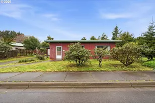 830 Chicago Ave, Bandon, OR 97411 - Photo 29