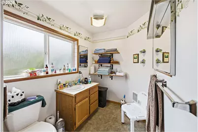 830 Chicago Ave, Bandon, OR 97411 - Photo 23