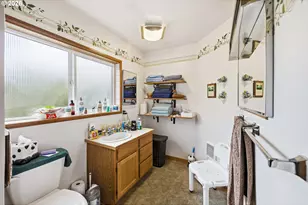 830 Chicago Ave, Bandon, OR 97411 - Photo 23