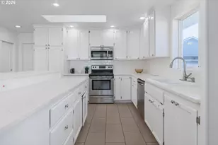 563 SW 4th St, Newport, OR 97365 - Photo 15