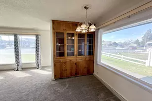 725 SW 11th St, Hermiston, OR 97838 - Photo 3